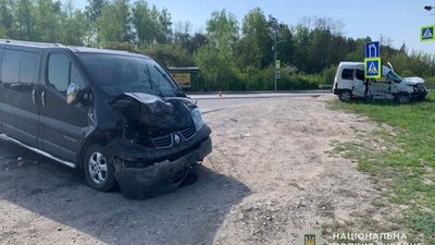 Троє людей - у лікарні: біля Тернополя не розминулися два "французи"