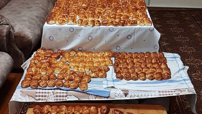 Чортків’янка готує для захисників запашні рогалики. ФОТО