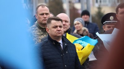 "Дякуємо, що живемо у вільній державі, а не під чоботом російського агресора", – Віктор Овчарук вшанував героїв, які загинули під час оборони Дебальцевого