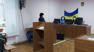 Невакцинована вчителька в суді відстояла своє право на працю. ВІДЕО