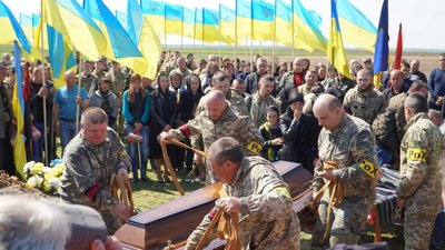 На Тернопільщині попрощалися із Героєм Романом Василинюком. ФОТО