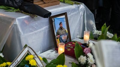 Тернопіль попрощався із загиблим Героєм Віталієм Невінським. ФОТО