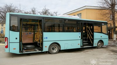 У Тернополі побільшає автобусів, які курсують до овочевого ринку
