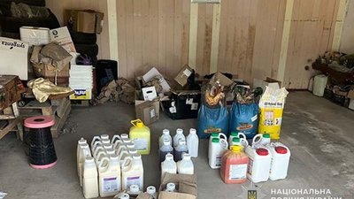 Вода, олія, клей та барвник: будуть судити ділків, котрі підробляли засоби захисту рослин