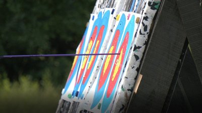 Спокій і концентрація: у Тернополі ветеранам допомагають реабілітуватися завдяки стрільбі з лука. ВІДЕО
