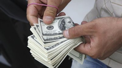 13 тисяч доларів віддав тернополянин "юристові", аби виїхати за кордон: "фахівець" зник разом з грішми