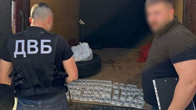Показував ухилянтам дорогу через кордон за 9000 доларів: викрили чергову "схему" втечі чоловіків