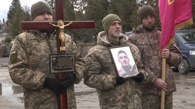 "Хороша, світла людина": у Тернополі попрощалися із загиблим бійцем Богданом Покітком. ВІДЕО