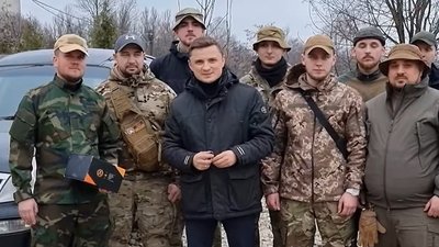 Михайло Головко передав бійцям "ОДЧ Карпатська Січ" позашляховик та прилад нічного бачення. ВІДЕО