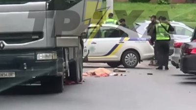 Вантажівка розчавила голову жінки: жахлива ДТП у Тернополі. ВІДЕО 18+