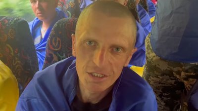 "Бог почув твої молитви!": звільнений з полону захисник зворушливо привітав матір із днем народження. ВІДЕО