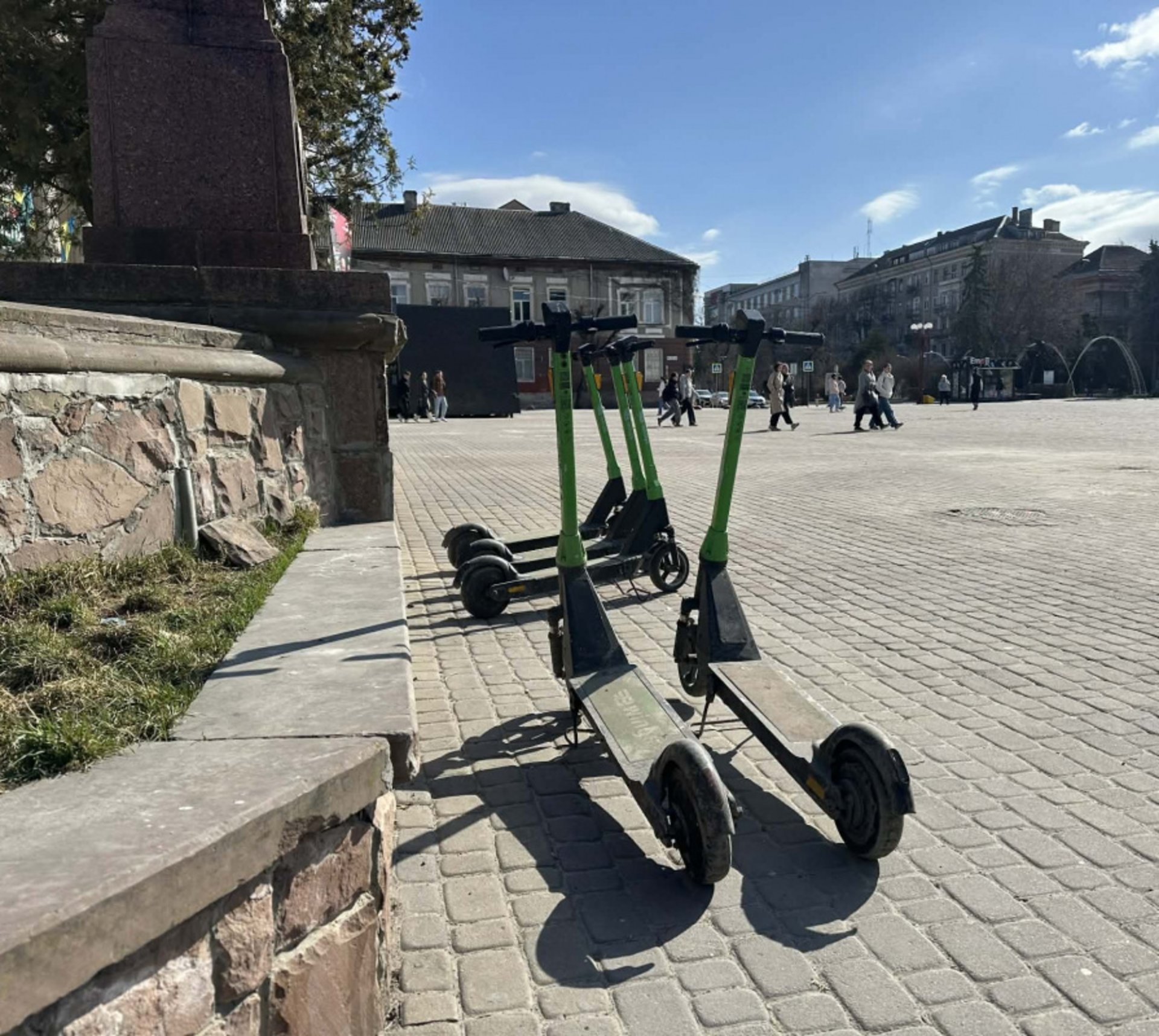 У центральній пішохідній зоні Тернополя заборонили рух електричних самокатів