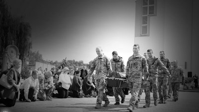 Втратив здоров'я через хімічну атаку ворога: на Тернопільщині прощаються із загиблим захисником. ФОТО