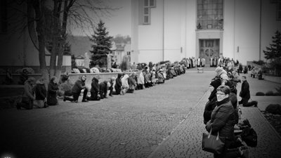 Чортківщина на колінах прощалася з командиром взводу, який загинув на Донбасі