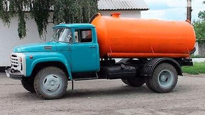 Водій асенізатора хотів злити нечистоти у лісі біля Тернополя і давав хабаря патрульним
