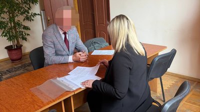 Директор тернопільського коледжу завищував собі та підлеглим виплати