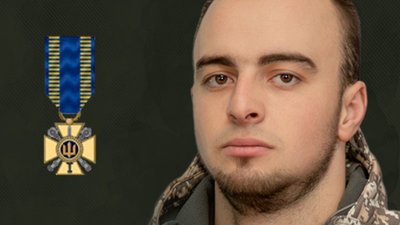 Знищив противника і врятував пораненого побратима: захисника з Тернопільщини нагородили "Лицарським Хрестом"