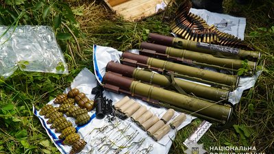 На Тернопільщині викрили банду, яка торгувала наркотиками і зброєю. ФОТО, ВІДЕО