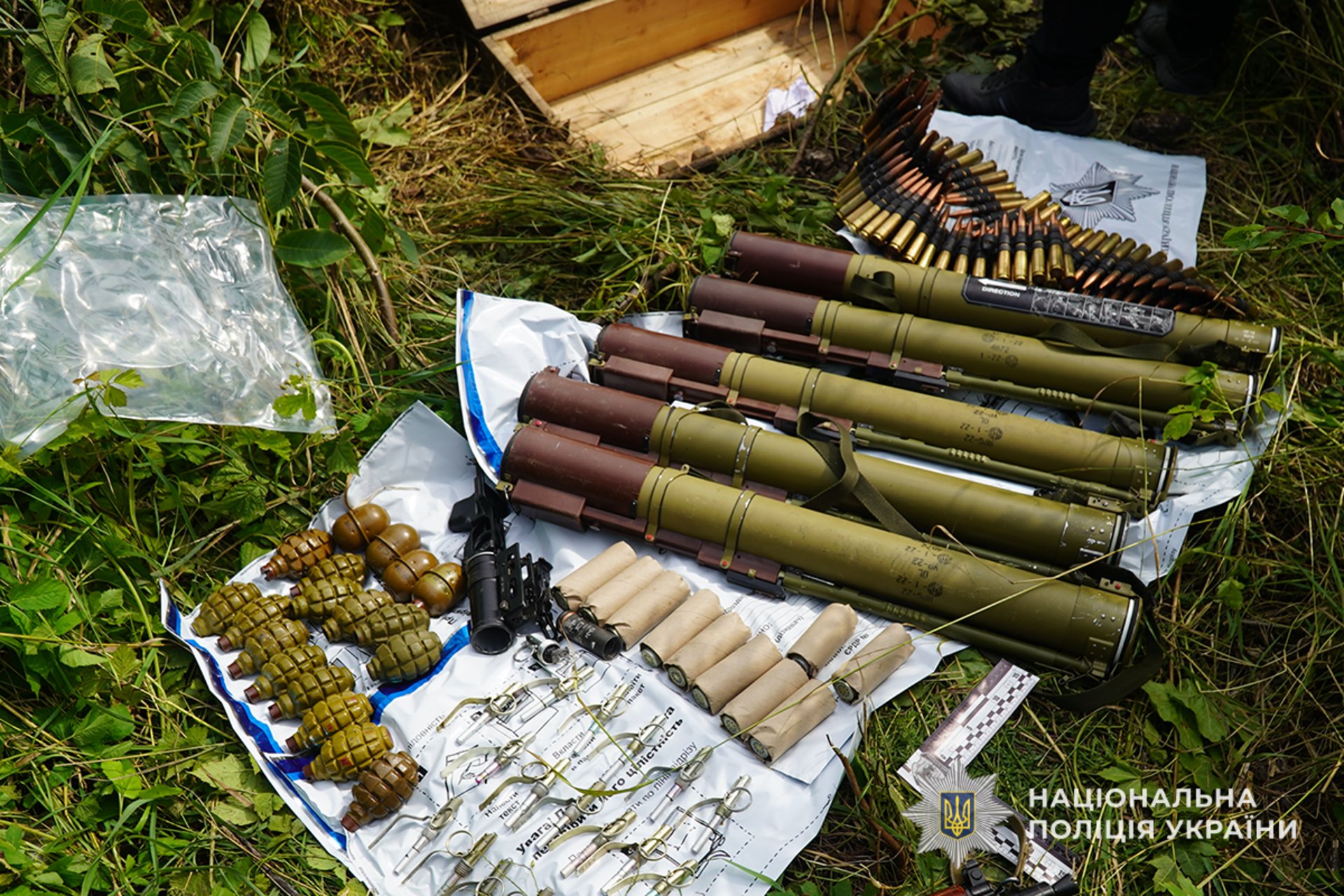 На Тернопільщині викрили банду, яка торгувала наркотиками і зброєю. ФОТО, ВІДЕО