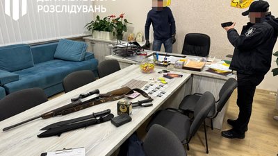 В автомобілі знайшли 13 тисяч доларів і 73 тисячі гривень: нові подробиці затримання керівника ТЦК у Тернополі