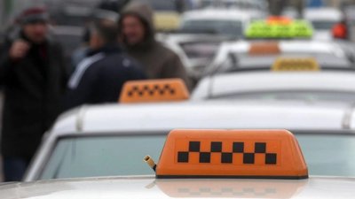 Таксистів Uber, Bolt та Uklon планують змусити платити податки?