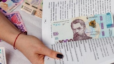 Шахраї виманили у жінки майже сотню тисяч гривень: що вигадали цього разу і до чого тут книги