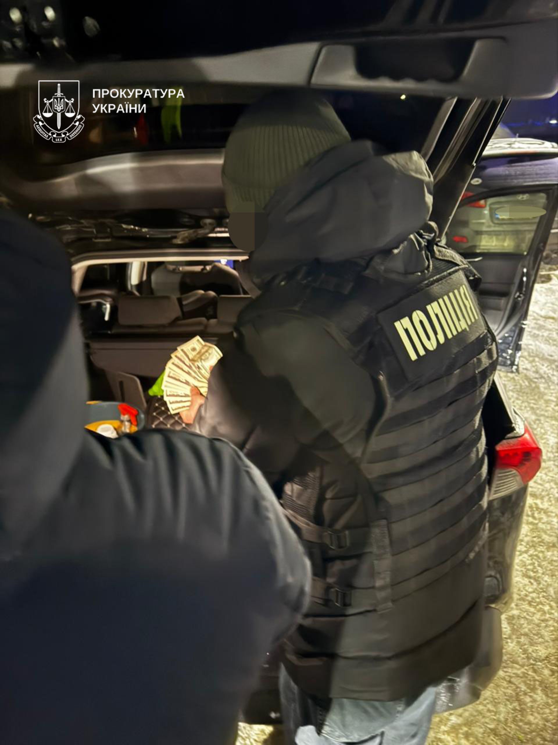 Тернопільський платний консультант з виїзду за кордон заробляв на бронюванні