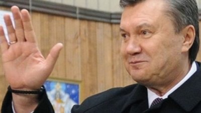 Янукович показав журналістам… палець