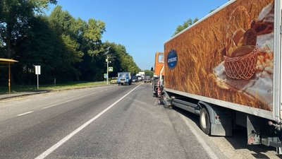 Вантажівки зіткнулися неподалік Тернополя: є травмовані. ВІДЕО