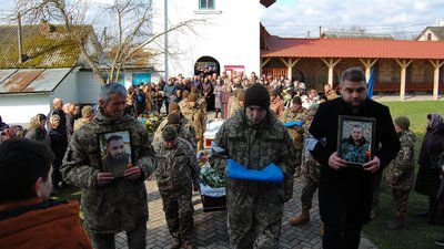 Відразу з двома Героями попрощалися у громаді на Тернопільщині. ФОТО