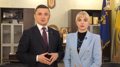 Голова Тернопільської обласної ради з дружиною закликають українців дарувати книги. ВІДЕО