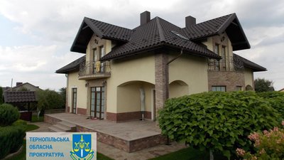 "Забув" задекларувати два будинки: будуть судити колишнього начальника податкової
