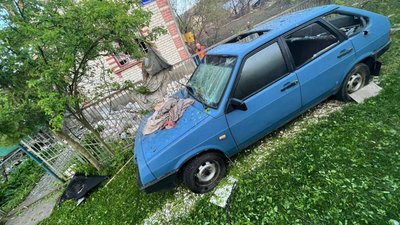 Потрощені будинки та автомобілі: з'явилися перші фото наслідків ракетних ударів по Тернополю