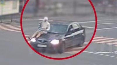 "Дурнувата ідея": у Тернополі молодик катався на капоті автомобіля. ВІДЕО