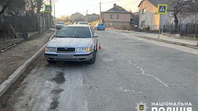 Водій автомобіля збив жінку на пішохідному переході