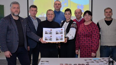 На Тернопільщині погасили марку, присвячену дідусеві і бабусі Степана Бандери