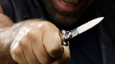 Ревнивець "продірявив" ножем знайомого і втік: його оголосили у розшук