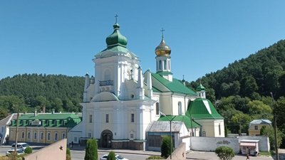 Московські попи не хочуть залишати старовинний собор на Тернопільщині. ВІДЕО