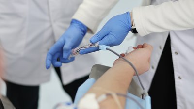 Де здати кров у березні: графік виїздів у громади Тернопільщини