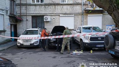 На Porsche Cayenne підприємця поклали вибуховий пристрій: у поліції розповіли деталі