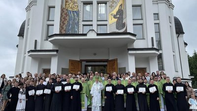 Випускникам тернопільської семінарії вручили дипломи