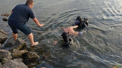 На Тернопільщині втопився чоловік: його тіло шукають водолази