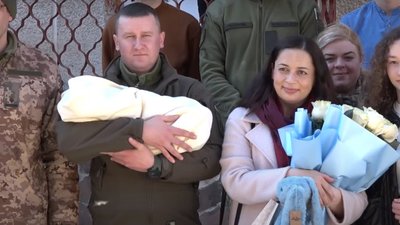 "Многая літа" співав Сасанчин: сина тернопільського військового зустрічали з пологового з оркестром. ВІДЕО