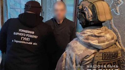 Спіймали злочинців, котрі викрали два автомобілі: у них знайшли автомат Калашникова. ФОТО