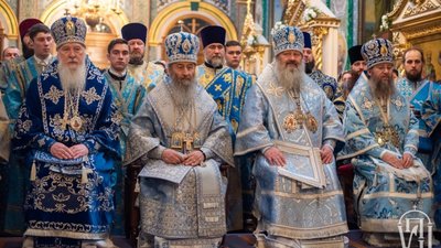 Одіозний проросійський олігарх на Тернопільщині одягнув рясу і взяв участь у богослужінні. ФОТО