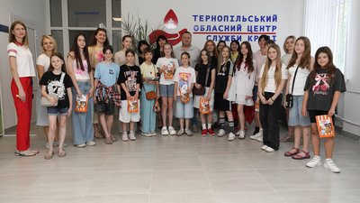У Тернополі нагородили дітей, які малювали донорство крові