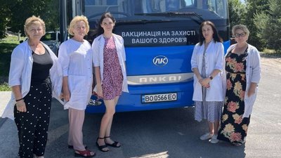 Незвичайний автобус курсує Тернопільщиною