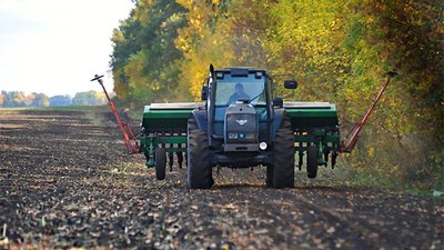 На Тернопільщині почали сіяти озимі зернові культури