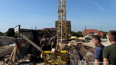 На будові впала стріла баштового крану: шокуючий випадок на Тернопільщині. ФОТО