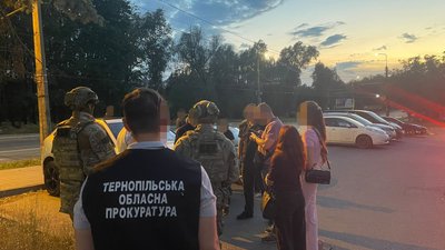 Тернопільський адвокат з безкоштовної допомоги обіцяв за 20 тисяч доларів обіцяв вивезти клієнта за кордон